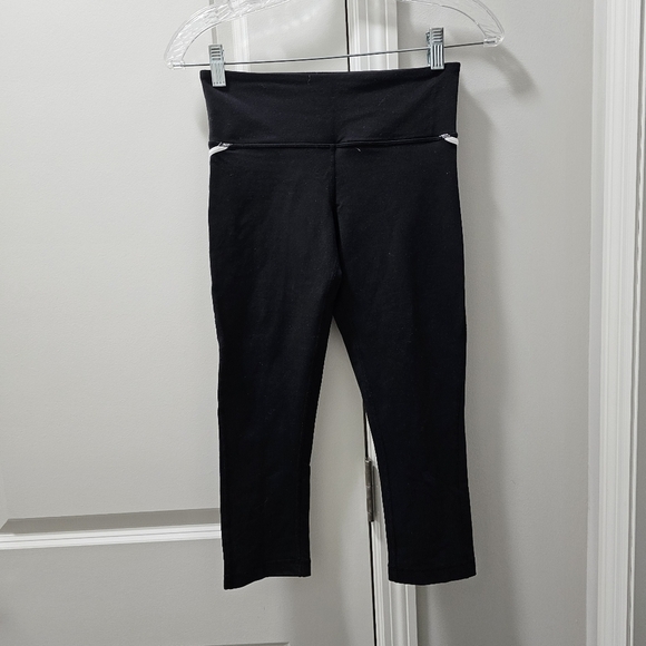 lululemon athletica Pants - Lululemon Cropped Leggings